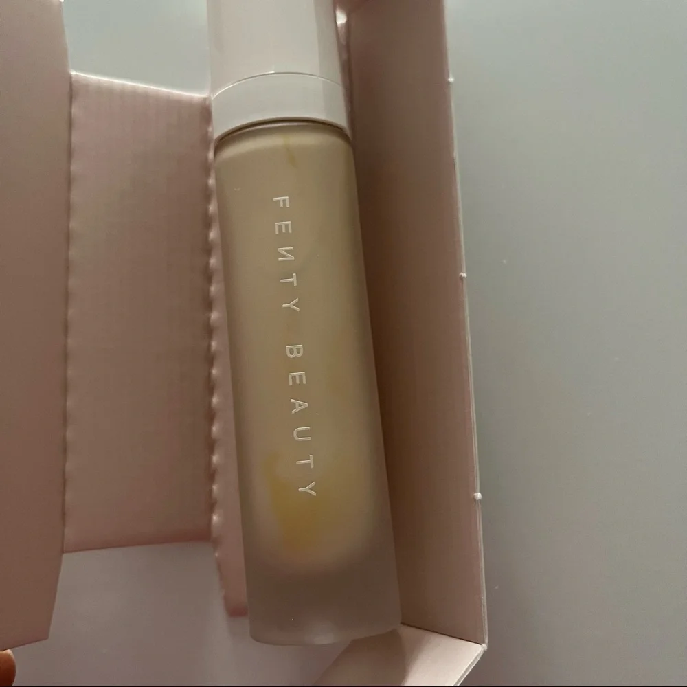 Fenty Beauty by Rihanna Pro Filt’r Soft Matte Longwear foundation